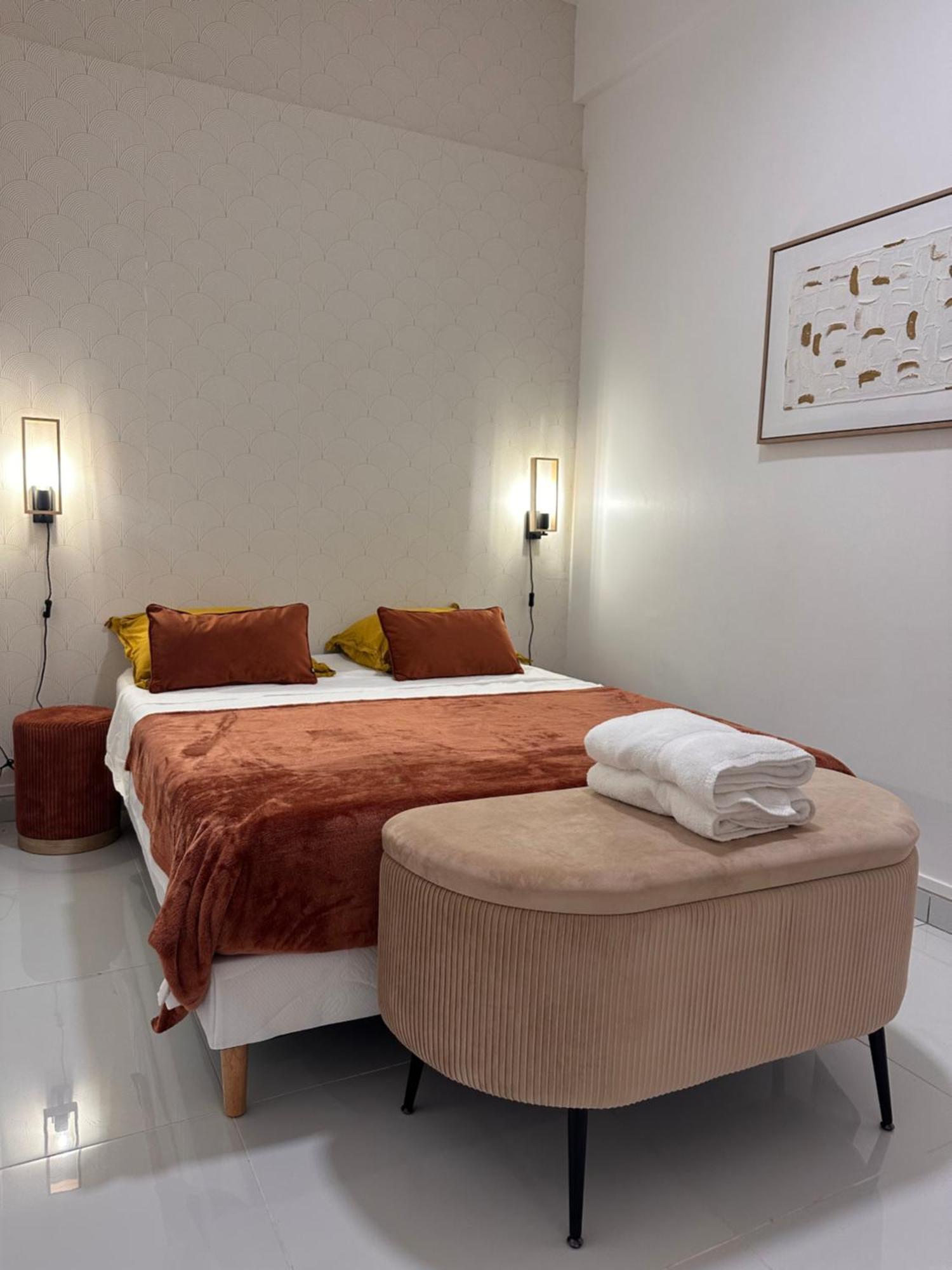 Cyrus Hotel -Housse Coeur De Ville 皮特尔角城 外观 照片